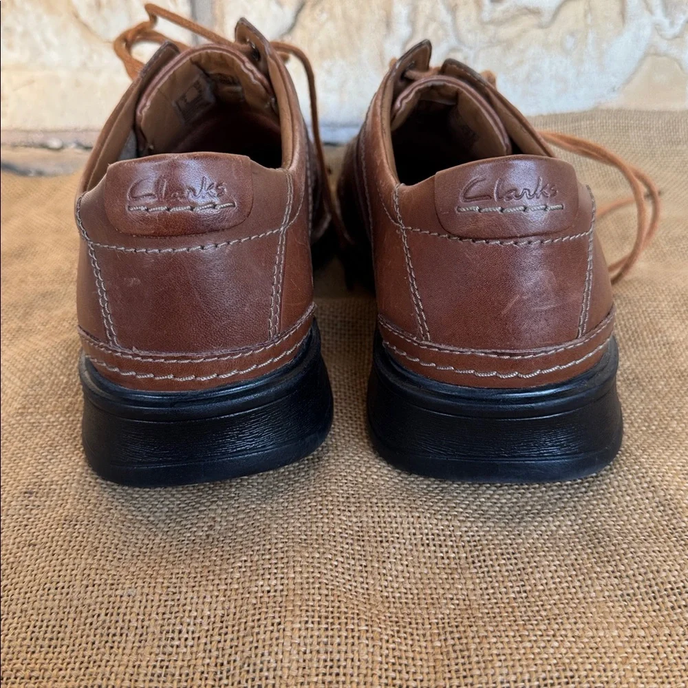 Mens career business, professional Clarks Tan Leather Oxfords Size 10 M